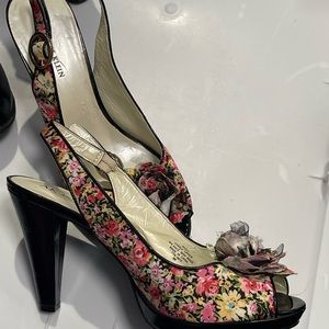 Ann Klein floral pumps